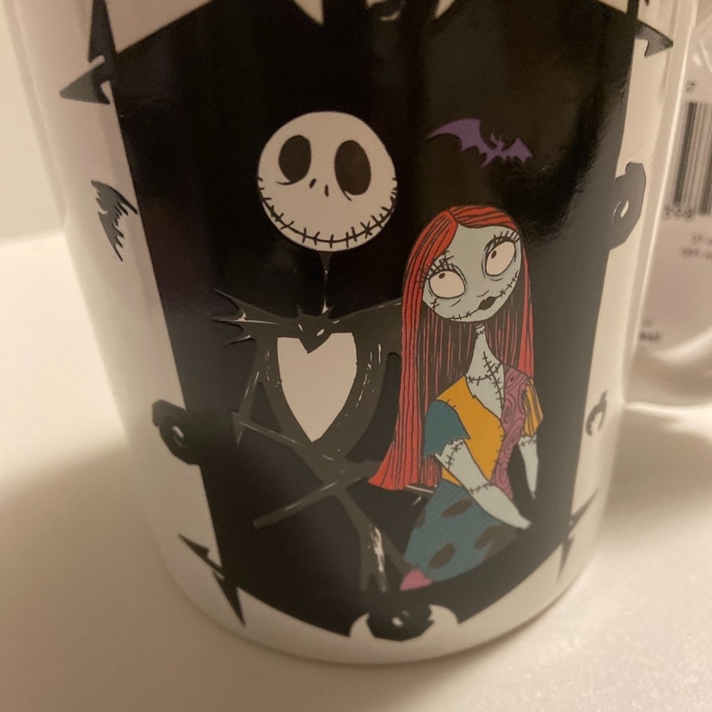 NWT  21 Oz Disney color changing mug. Nightmare Before Christmas Mug.